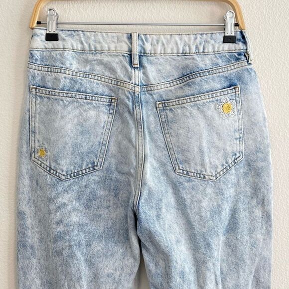 PACSUN Mom Acid Wash High Rise Daisy Embroidered Jeans Light Wash Denim Size 27 - Picture 9 of 16